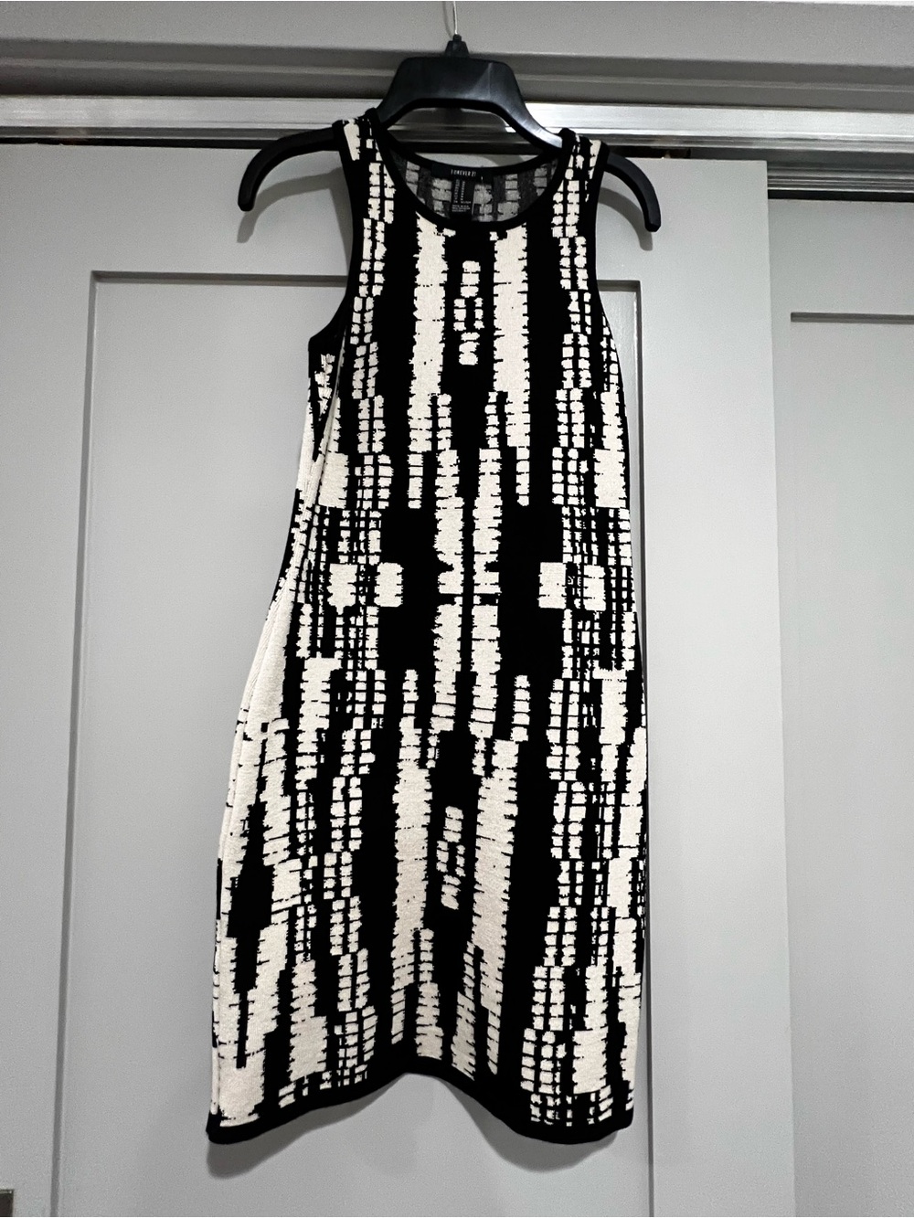 Forever 21 Black and Cream Graphic Sleeveless Dress